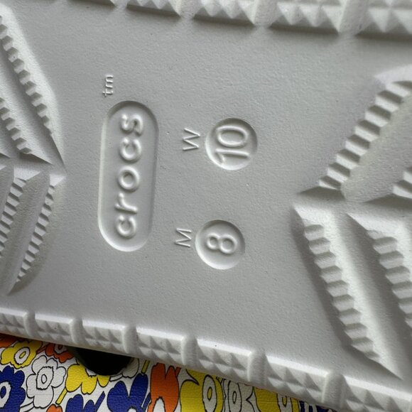 CROCS Marimekko Floral Men's 8/Women's 10 Classic Sandals - Picture 8 of 8